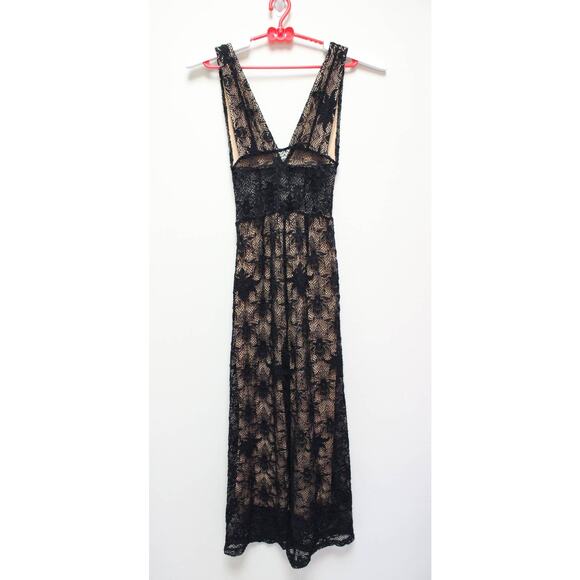 Free People Nightcap Black Fleur Mesh Lace Crop Jumpsuit Size 2 - Picture 6 of 7